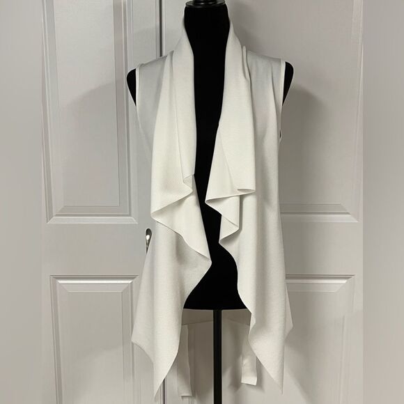SHEIN Solid Waterfall Vest With Belt - Picture 2 of 8